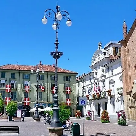 Comecasa Ampio Bilocale In Piazza San Secondo *