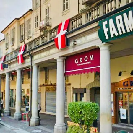 Comecasa Ampio Bilocale In Piazza San Secondo 아파트 아스티