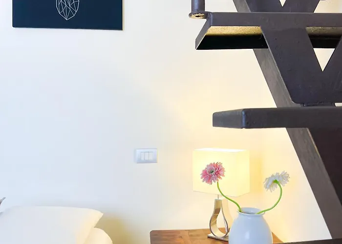 Comecasa Ampio Bilocale In Piazza San Secondo