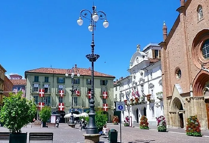 Comecasa Ampio Bilocale In Piazza San Secondo *